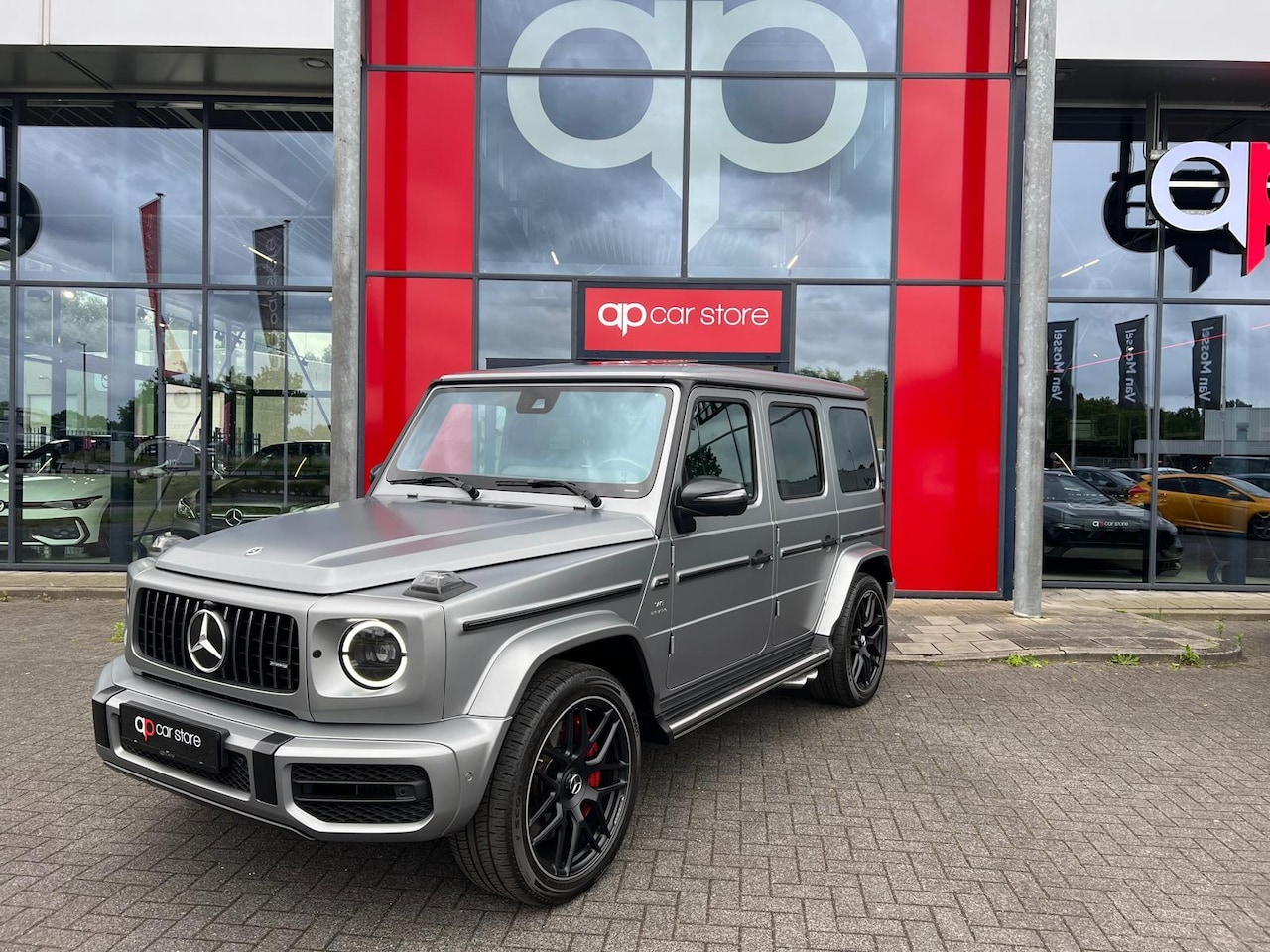 Mercedes-Benz G-klasse - 63 AMG Night Pakket Full Carbon Panorama Burmester Magno grey - AutoWereld.nl