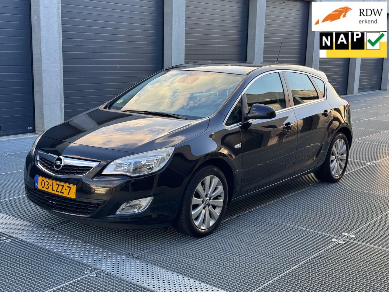 Opel Astra - 1.4 Cosmo|sensors|cruise|boekjes|sportvelgen - AutoWereld.nl