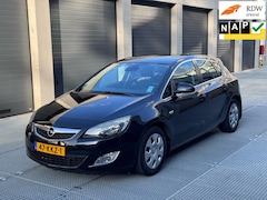 Opel Astra - 1.6 Sport|Navi|Cruise|dealer onderhouden|sensors