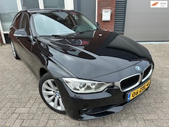 BMW 3-serie - 320i High Executive / Navi / PDC / Clima / LM