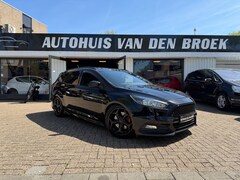 Ford Focus Wagon - 2.0 ST 250Pk Navi Cruise Climate Ctr Camera DAB Xenon Leer Elek Pakket Nw Apk