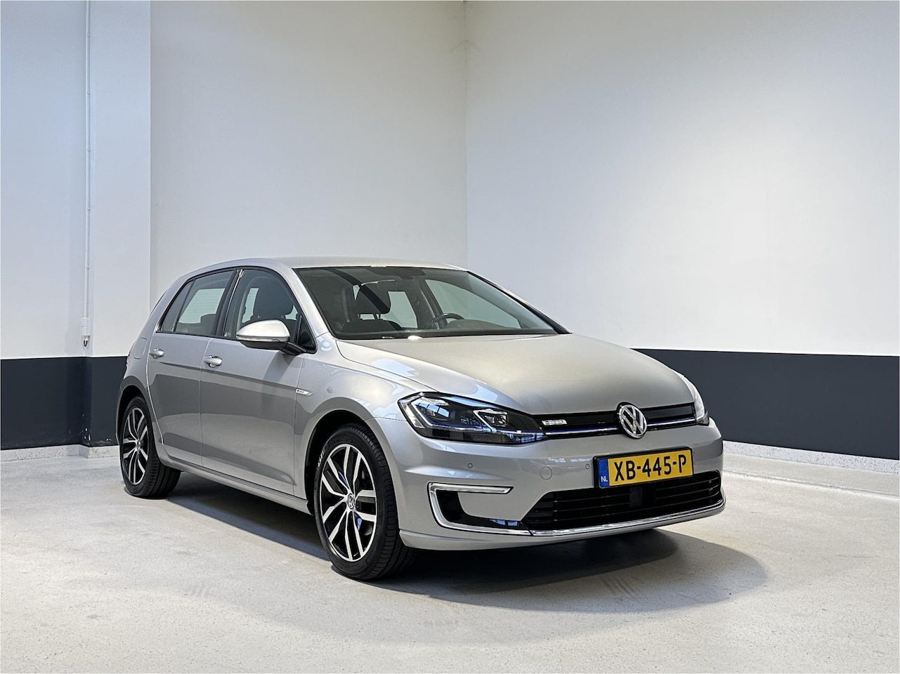 Volkswagen e-Golf - E-Golf | Navigatie | Warmtepomp | LM velgen | Airco| NL | - AutoWereld.nl