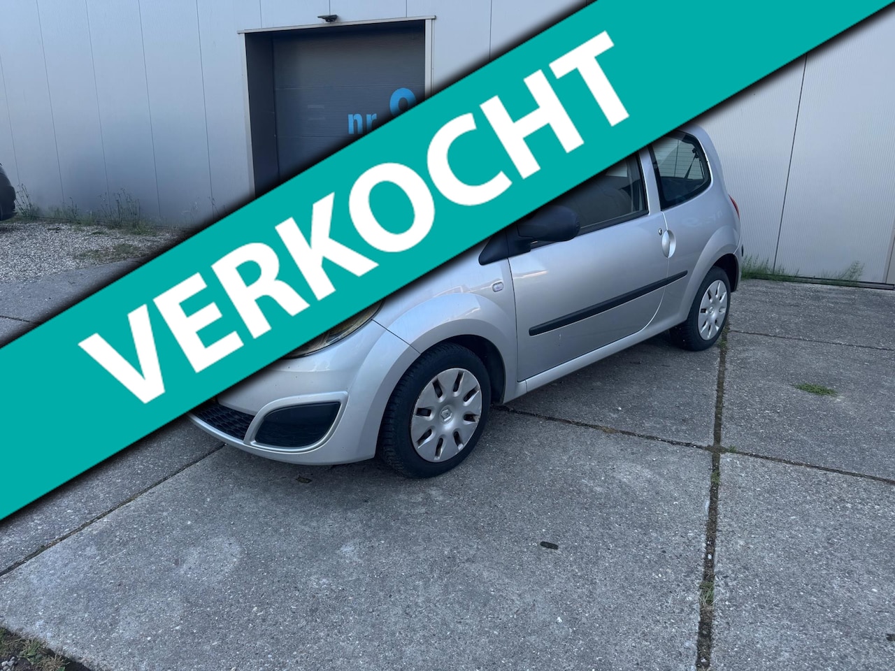 Renault Twingo - 1.2 Authentique LEES ADVERTENTIE MOTOR LOOPT OP 2 CILDERS - AutoWereld.nl