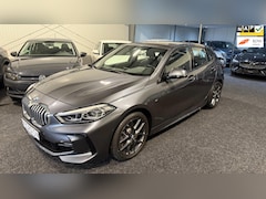 BMW 1-serie - 120i M Sport Virtueel Display, Navi, Achteruit camera, Apple Carplay