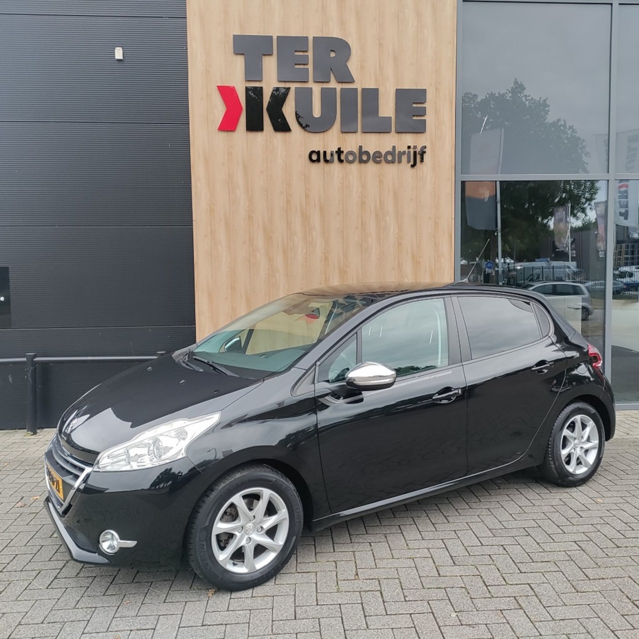 Peugeot 208 - 1.2 VTI OXYGO 2014 Navi 5 Drs - AutoWereld.nl