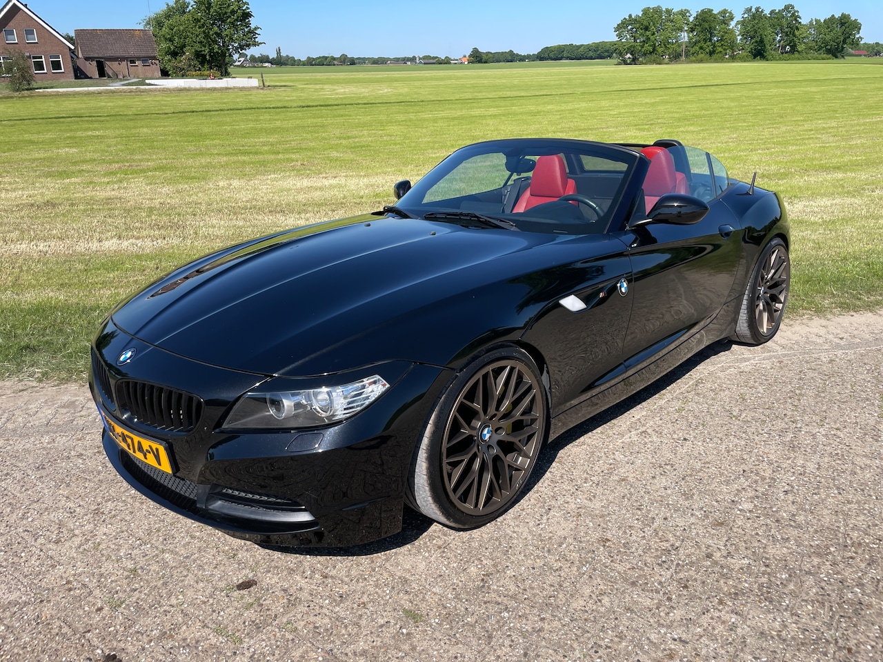 BMW Z4 Roadster - 3.5i Executive sport stoelen, professional navigatie (2025), climate control en een sport uitlaat - AutoWereld.nl