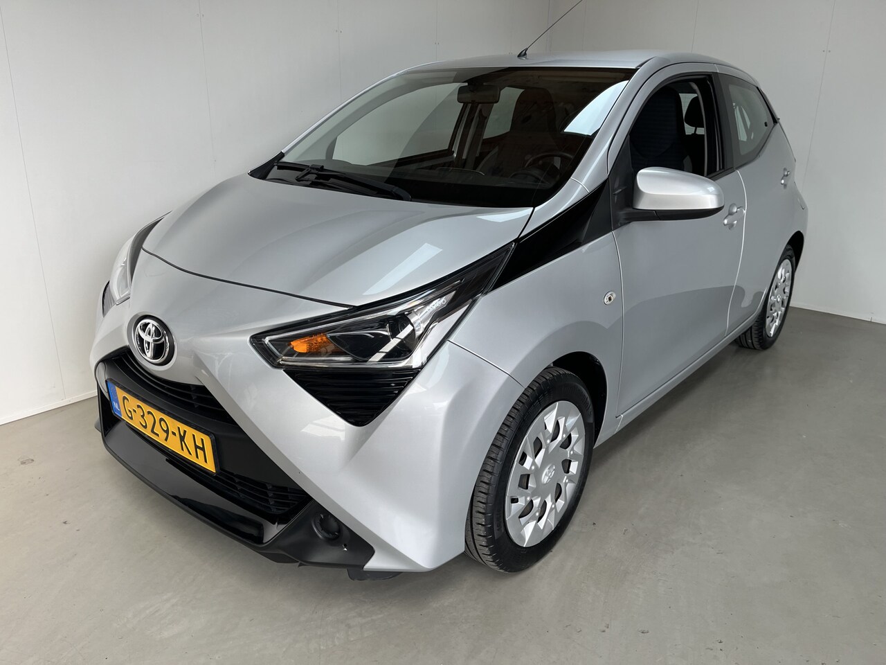 Toyota Aygo - 1.0 VVT-i x-play limited NAP Camera Apple Carplay - AutoWereld.nl