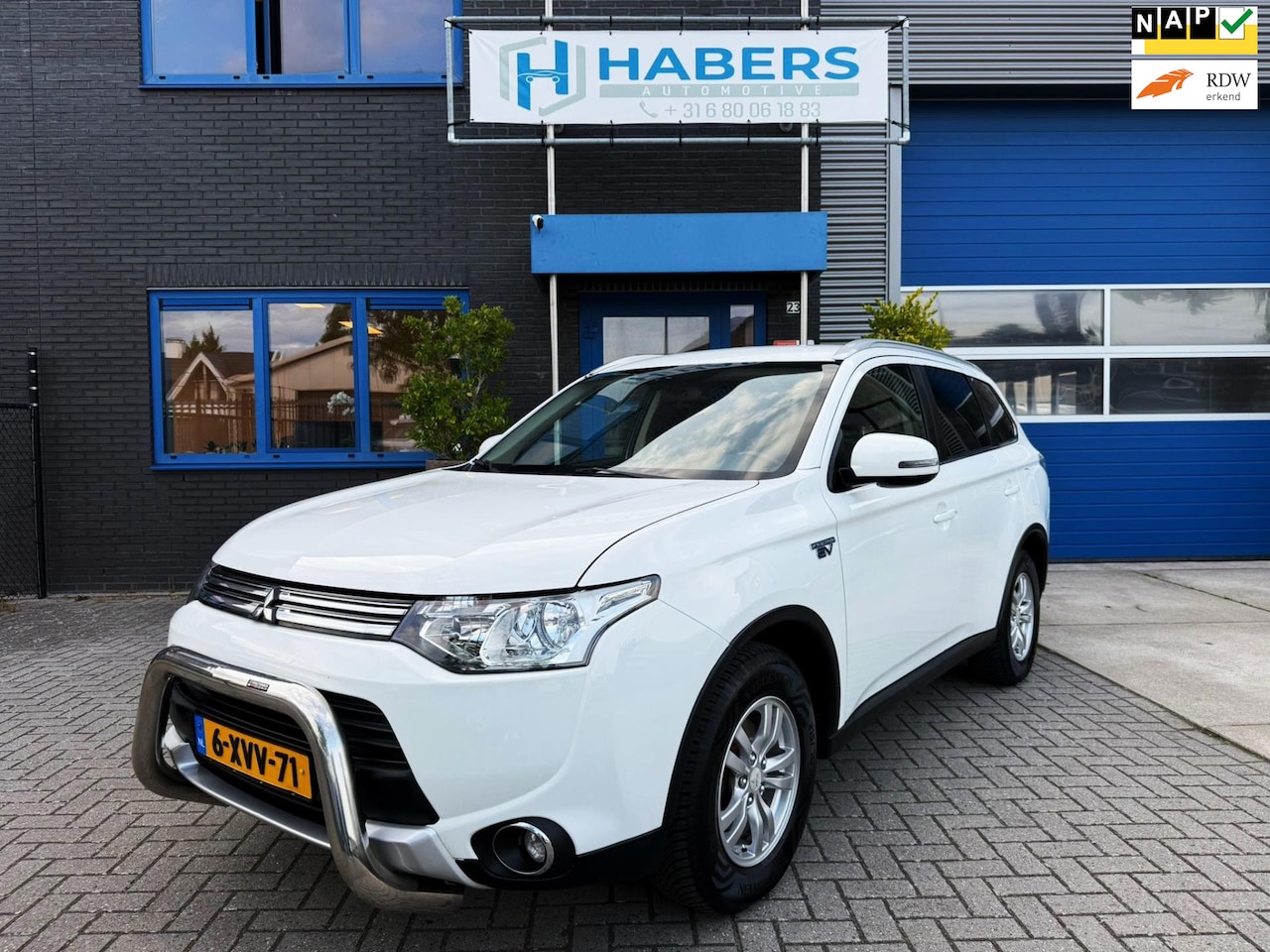 Mitsubishi Outlander - 2.0 PHEV Business Edition X-Line 189PK|Origineel NL|Navi|Climate|Camera|Trekhaak|Cruise|4x - AutoWereld.nl