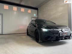 Volkswagen Golf - 8.5 R Black Edition 2.0 TSI 4 Motion | Akrapovic |Black Edition | H&K | Fabrieksgarantie