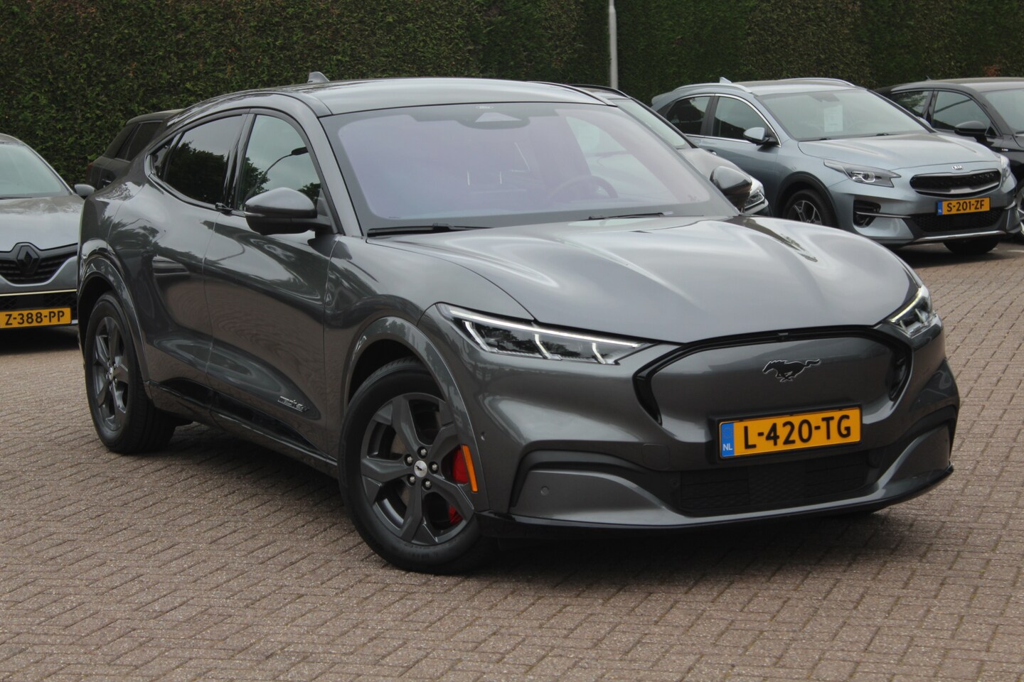 Ford Mustang Mach-E - Extended First Edition AWD 98 kWh / Trekhaak / Panoramadak / Camera / Leder / 19'' / B&O / - AutoWereld.nl