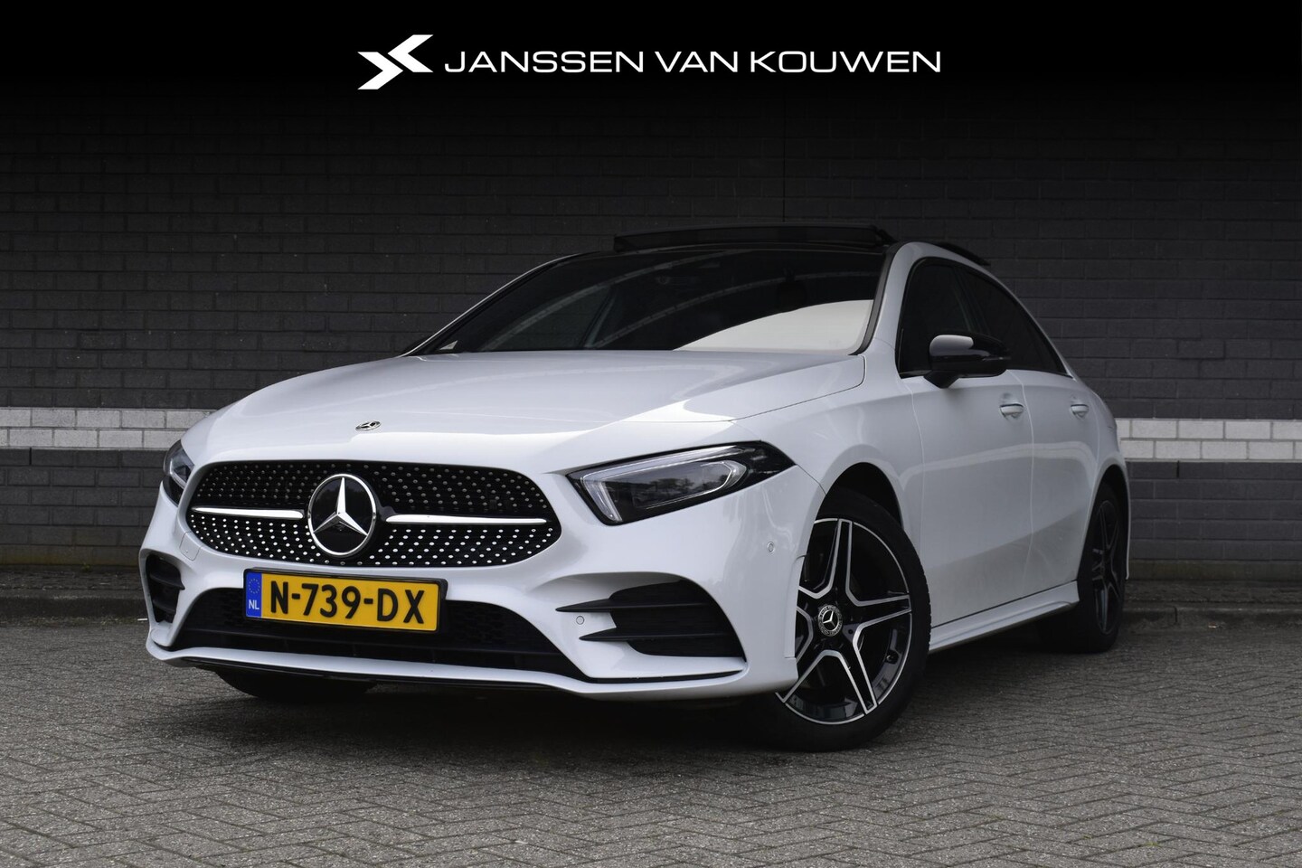 Mercedes-Benz A-klasse - 250 e Business Solution AMG Limited / SOH 97% / Pano / Stoelverwarming / Sfeerverlichting - AutoWereld.nl