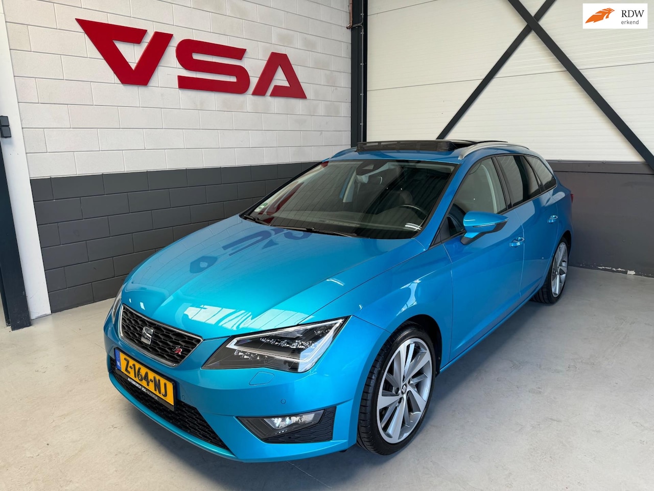 Seat Leon ST - 1.4 EcoTSI FR Connect Full-options,unieke kleur,panorama - AutoWereld.nl