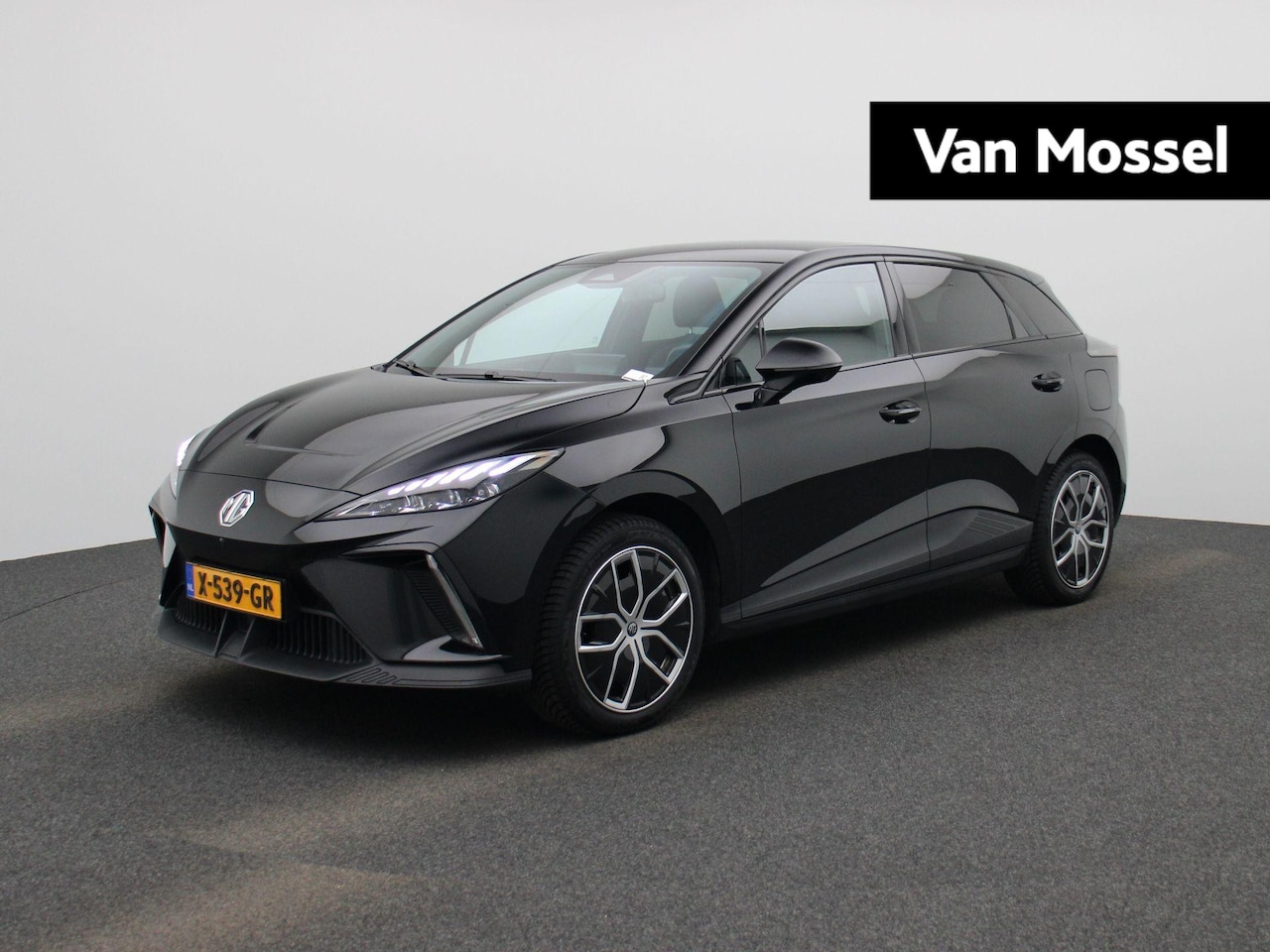 MG 4 - MG4 Trophy Extended Range 77 kWh TREKHAAK | ALL SEASON BANDEN - AutoWereld.nl