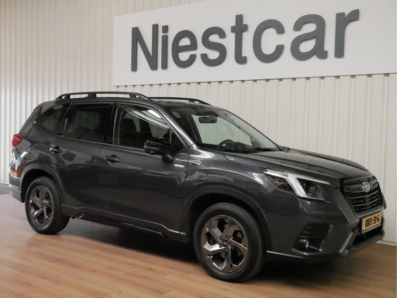 Subaru Forester - 2.0i e-BOXER Premium Black 2.0i e-BOXER Premium Black - AutoWereld.nl