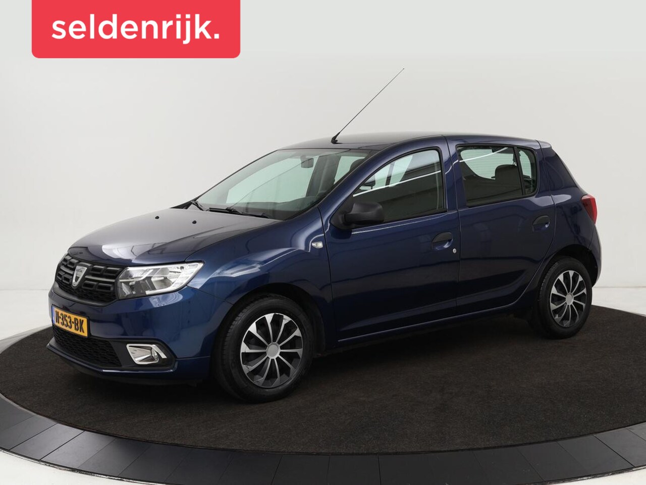 Dacia Sandero - 0.9 TCe Laureate | Trekhaak | Airco | Bluetooth | Elektrische ramen | Radio/CD - AutoWereld.nl