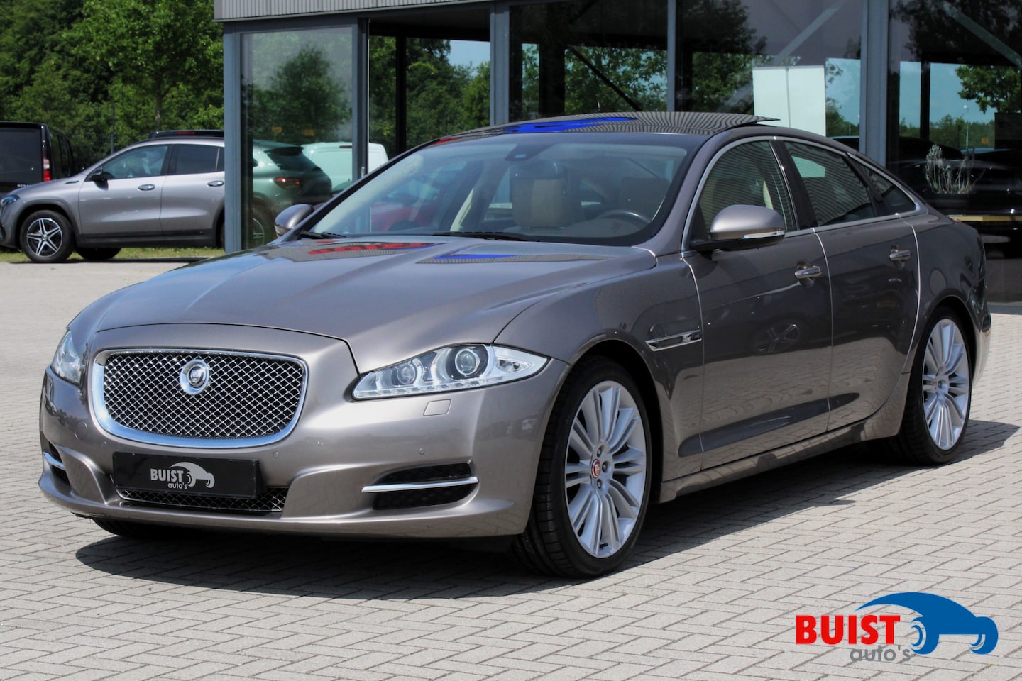 Jaguar XJ - 3.0 V6D 275pk Portfolio YOUNGTIMER! 130872KM! NL-auto! 2e eig.! - AutoWereld.nl