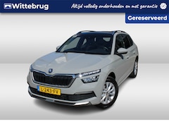Skoda Kamiq - 1.0 TSI Sport Business Steelgrey/ Led/ Panoramadak/ Clima/ APP/ Parkeersensor/ 16 lmv