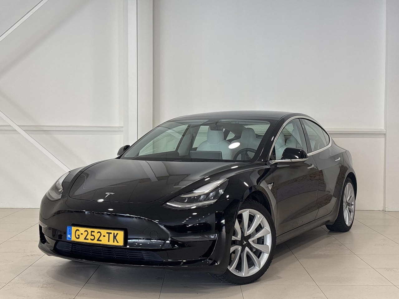 Tesla Model 3 - Long Range RWD Long Range AWD 75 kWh | 19'' Inch | NL-Auto - AutoWereld.nl