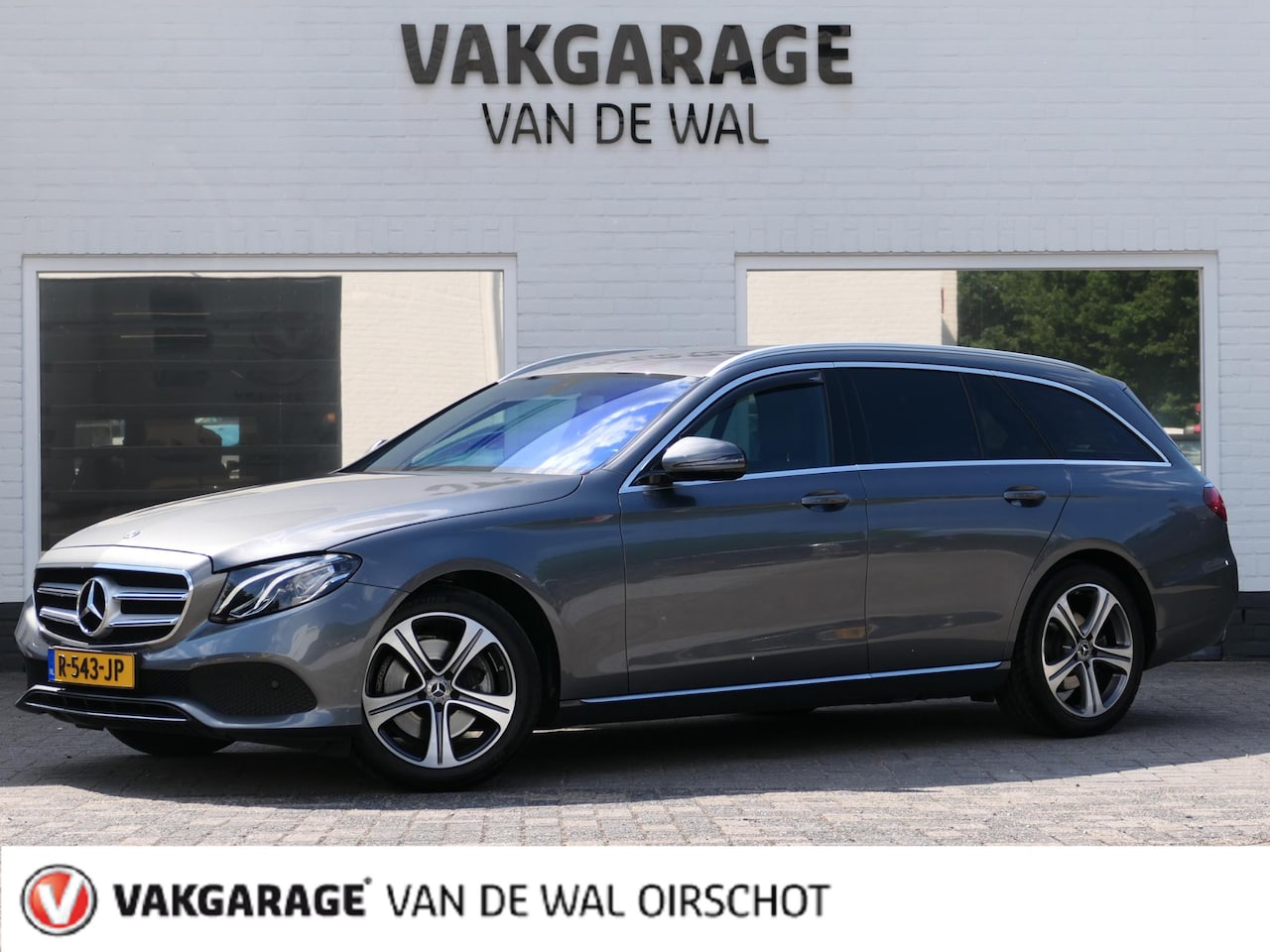 Mercedes-Benz E-klasse Estate - 200 4MATIC Premium | Luchtvering | Achteruitrijcamera | Navigatie | Full-LED | Sfeerverlic - AutoWereld.nl
