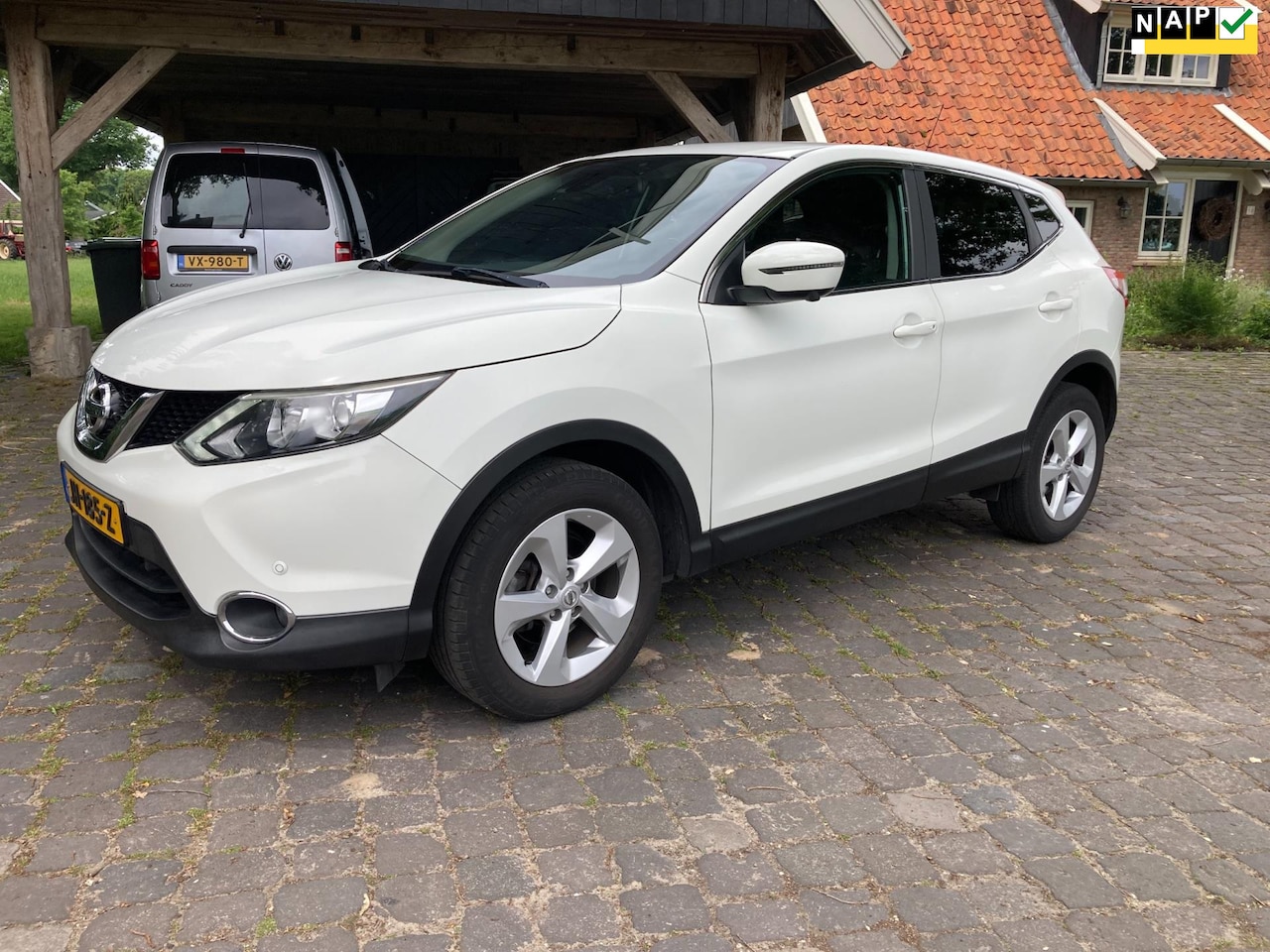Nissan Qashqai - 1.2 N-Connecta met trekhaak en NAP - AutoWereld.nl