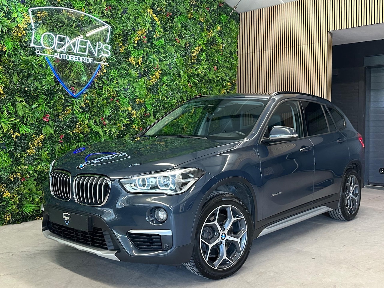 BMW X1 - XDrive20i Sport / Camera / Trekhaak / Keyless - AutoWereld.nl