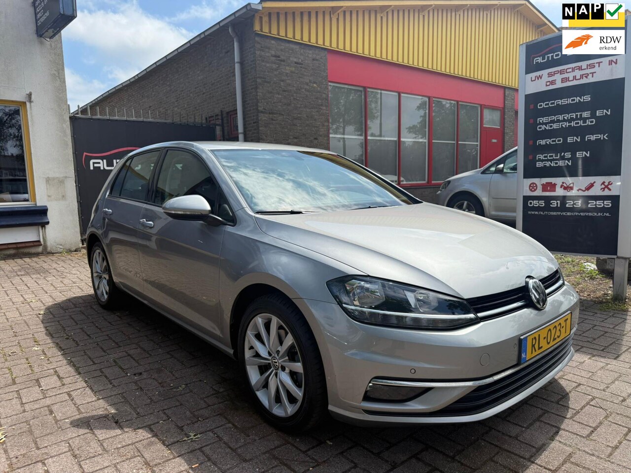 Volkswagen Golf - 1.5 TSI Highline DSG|NAVI|CARPLAY|ADAPTIVE CRUISE - AutoWereld.nl