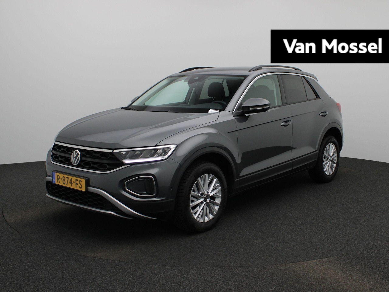 Volkswagen T-Roc - 1.0 TSI Life | Airco | Parkeersensoren | Park Assist | Digital Cockpit | All Season Banden - AutoWereld.nl