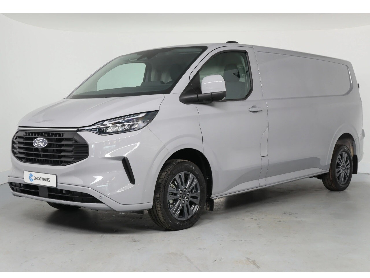 Ford Transit Custom - 320 2.0 TDCI L2H1 Limited | 70 liter brandstoftank | 8-weg verstelbare & verwarmbare passa - AutoWereld.nl