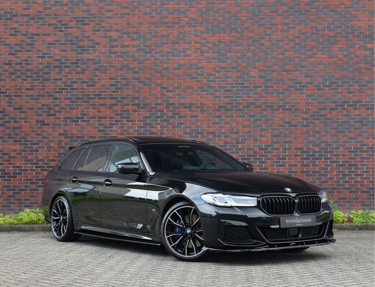 BMW 5-serie Touring - 540d xDrive High Executive *Maxton*Laser*Pano*HUD* - AutoWereld.nl