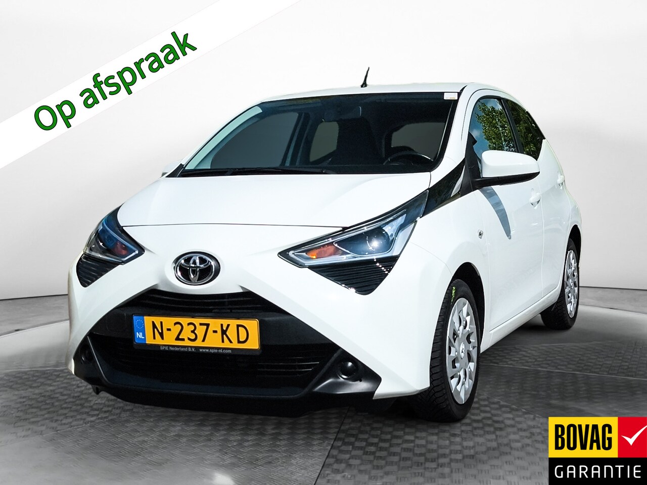 Toyota Aygo - 1.0 VVT-i x-play (73 PK) 1-Eig. & Dealer-Onderh. BOVAG-Garantie. NL-Auto. Navigatie/Apple- - AutoWereld.nl