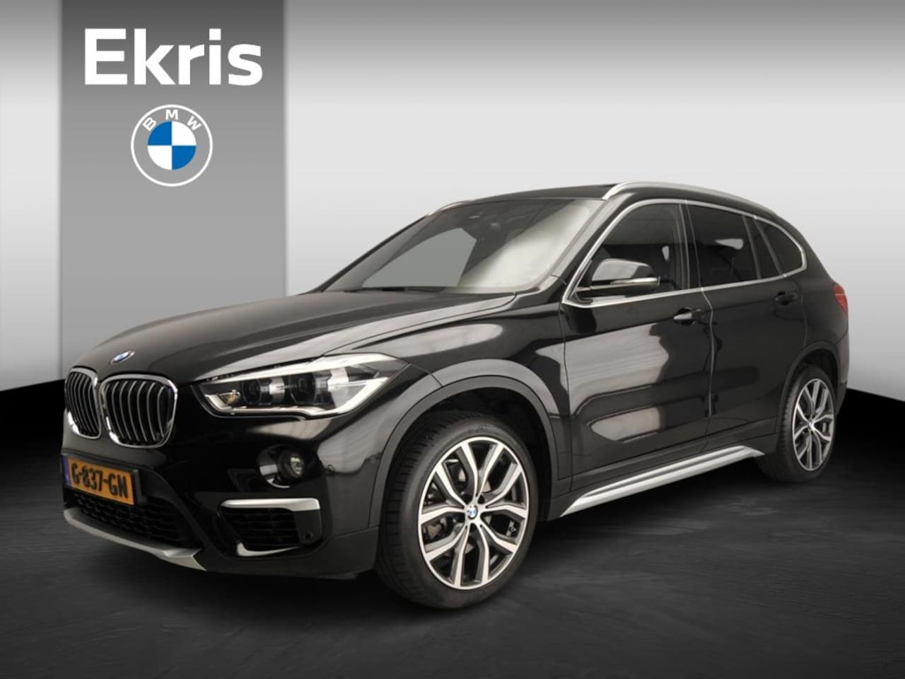 BMW X1 - sDrive20i | LED | Leder | HUD | trekhaak | Schuifdak | Sportstoelen | Keyles go | Chrome l - AutoWereld.nl