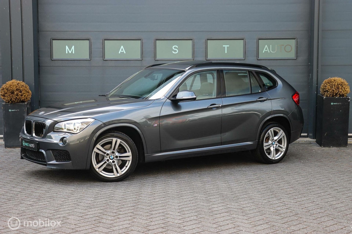 BMW X1 - sDrive20i High Executive|M-sport|Pano|NAP|PDC| - AutoWereld.nl