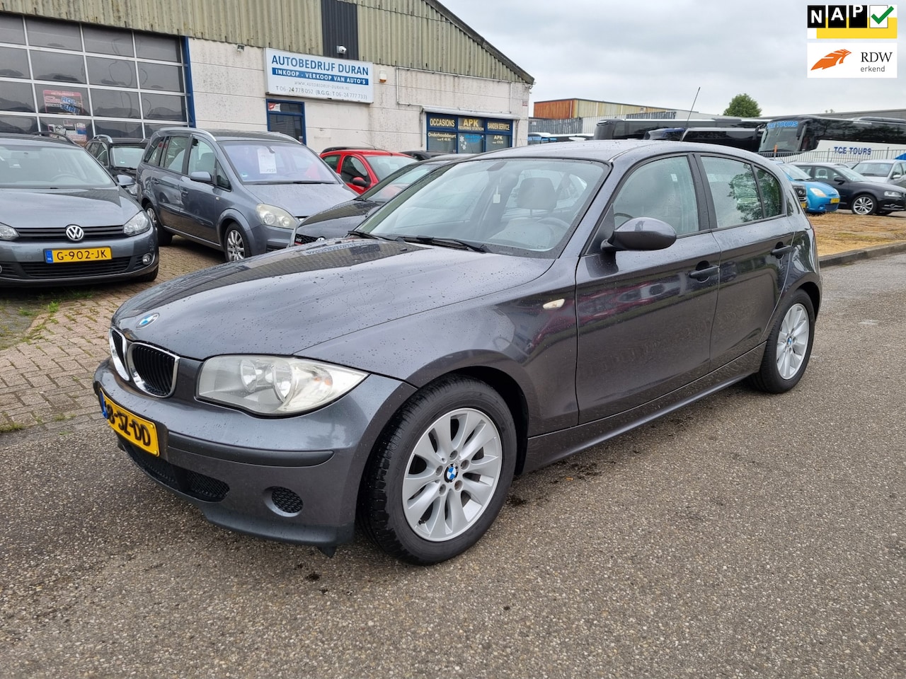 BMW 1-serie - 118i Business Line 5-Drs Automaat! Airco! Bj:2006 NAP! - AutoWereld.nl