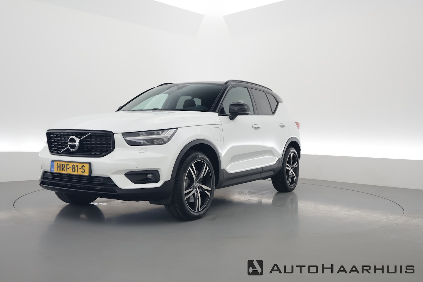 Volvo XC40 - 1.5 T5 Recharge R-Design | Pilot Assist | Elek. Trekhaak | Elek. Stoelen | Stoel- Stuurver - AutoWereld.nl