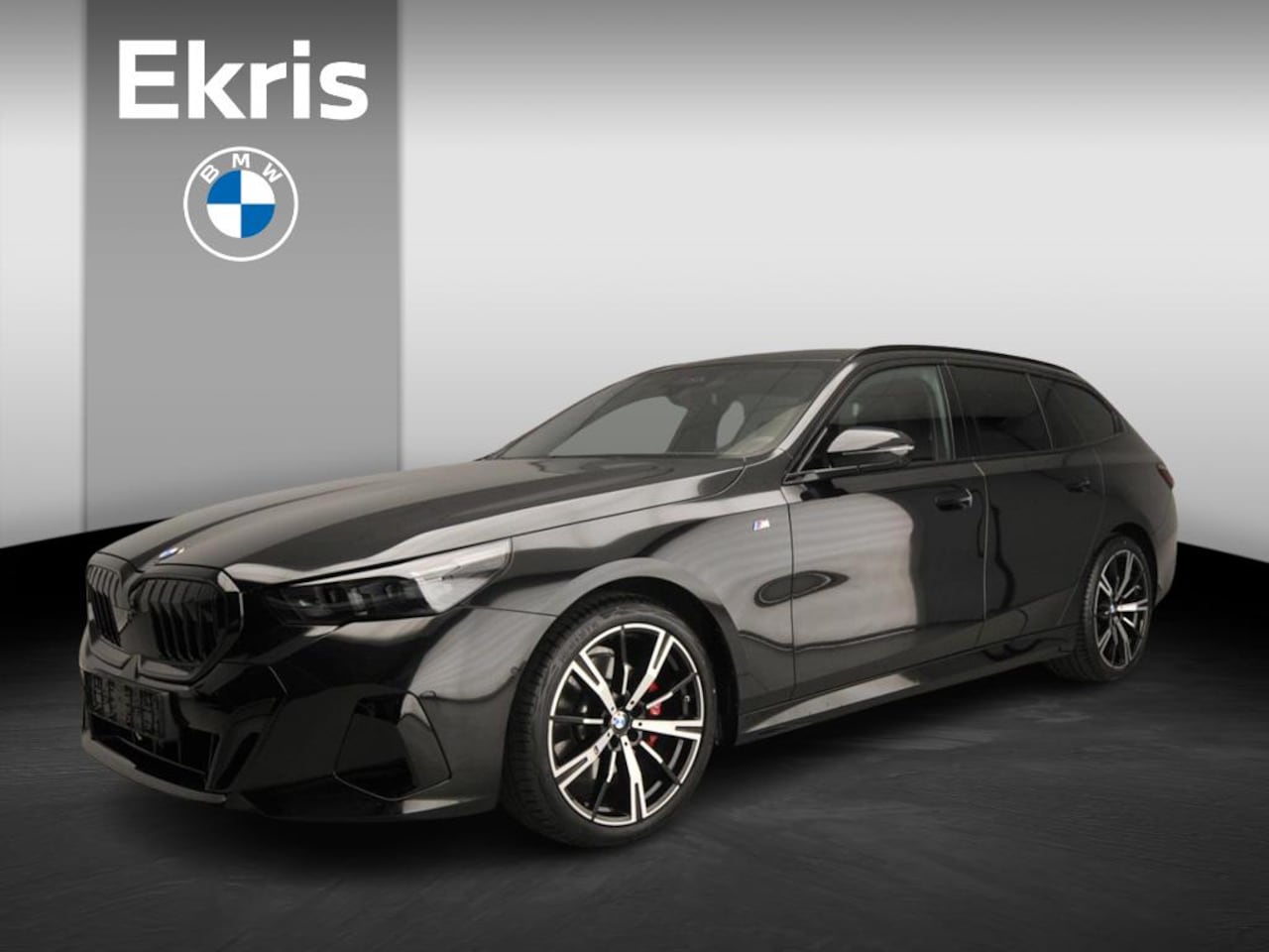 BMW 5-serie Touring - 520d | M-Sportpakket | LED | HUD | Trekhaak | Active cruise | Keyles go | DAB | Harman-kar - AutoWereld.nl