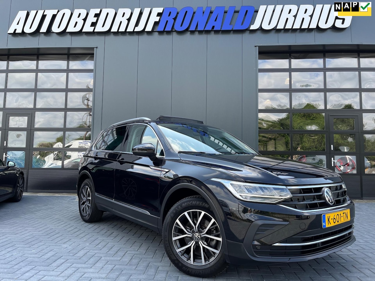 Volkswagen Tiguan - 1.5 TSI Life Business NL.Auto/Panoramadak/Facelift/Full Led/Alcantara/Elc.Achterklep/1Ste - AutoWereld.nl