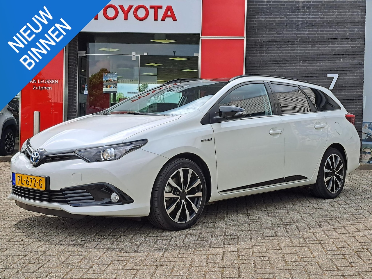 Toyota Auris Touring Sports - 1.8 Hybrid Black Edition Go TREKHAAK DEALERONDERHOUDEN NAVIGATIE CAMERA - AutoWereld.nl
