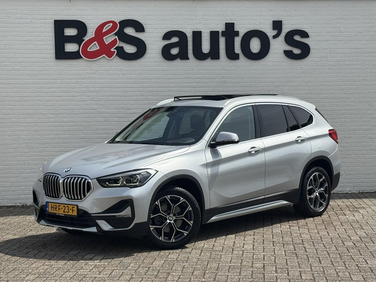 BMW X1 - SDrive18i High Executive Trekhaak Navigatie Led verlichting Clima Cruise Panorama - AutoWereld.nl
