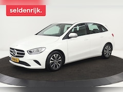 Mercedes-Benz B-klasse - 180d Business Solution | Carplay | Trekhaak | Camera | Park Assist | Half leder | Climate