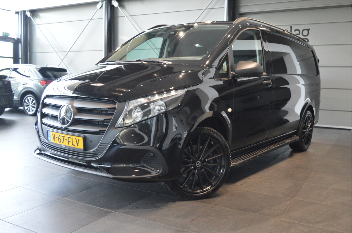 Mercedes-Benz Vito - 114 CDI L2 navi leer camera side bars cruise 20 inch !! - AutoWereld.nl