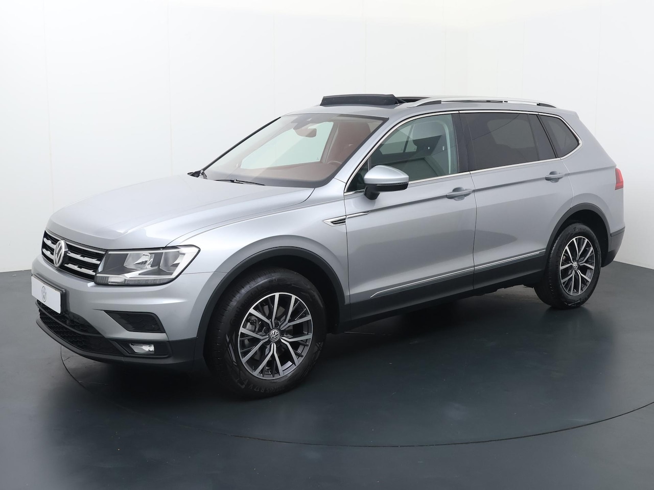 Volkswagen Tiguan Allspace - 1.5 TSI Comfortline Business 7p. | 150 PK | Automaat | Trekhaak | Panoramadak | 7 persoons - AutoWereld.nl