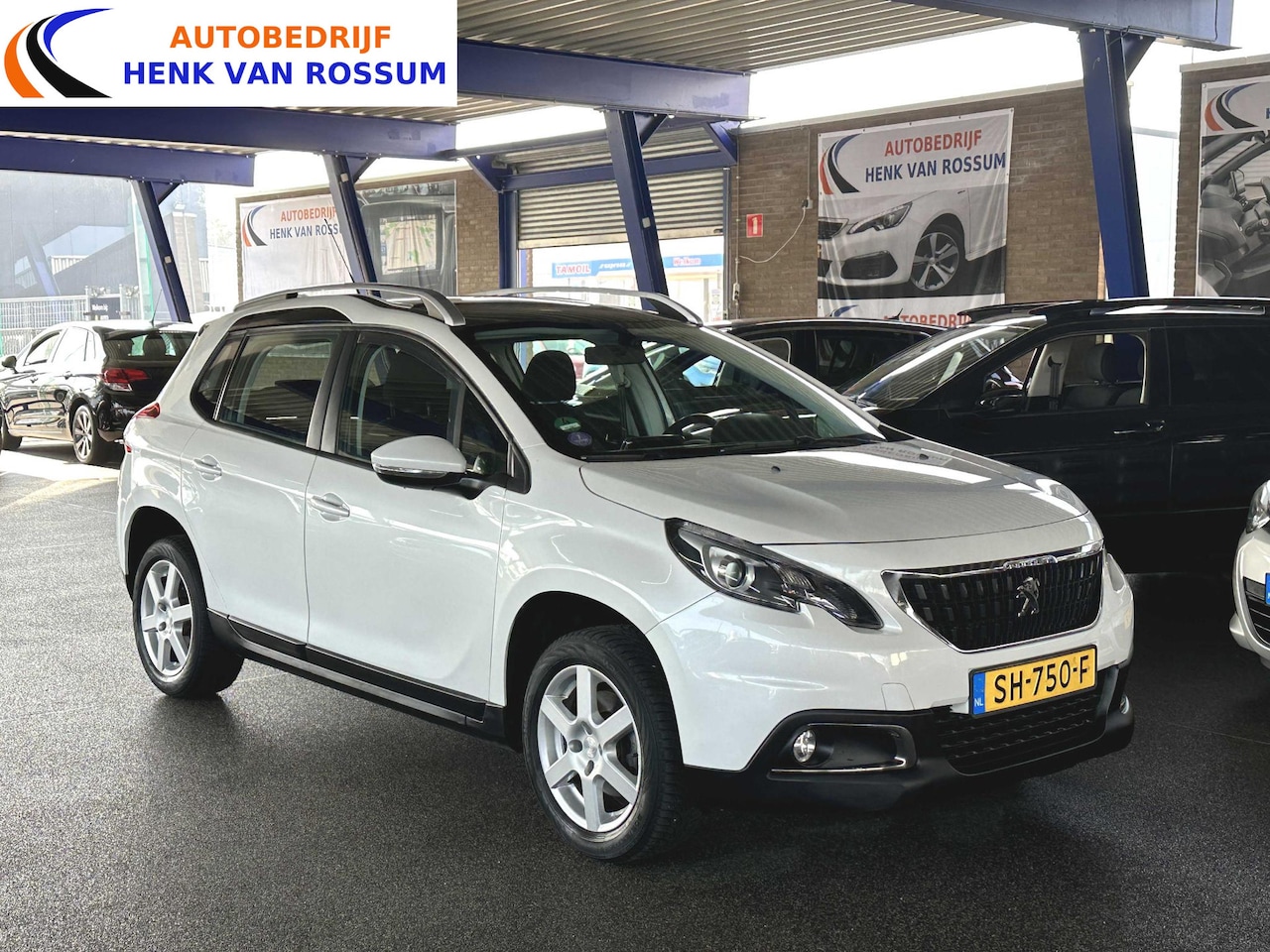 Peugeot 2008 - 1.2 PureTech Blue Lion Panoramadak | Carplay | Navi | NAP. - AutoWereld.nl
