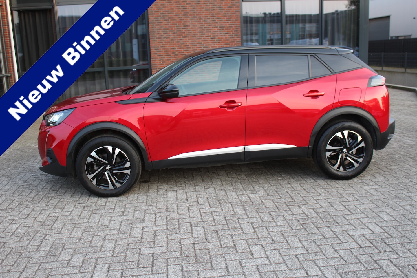 Peugeot 2008 - 1.2 PureTech 130 Allure Clima-Cruise-Navi-Camera-Led verlichting-Keyless - AutoWereld.nl