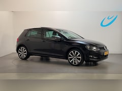 Volkswagen Golf - 1.4 TSI Highline Panoramadak Navigatie Parkeersensoren Climate Control