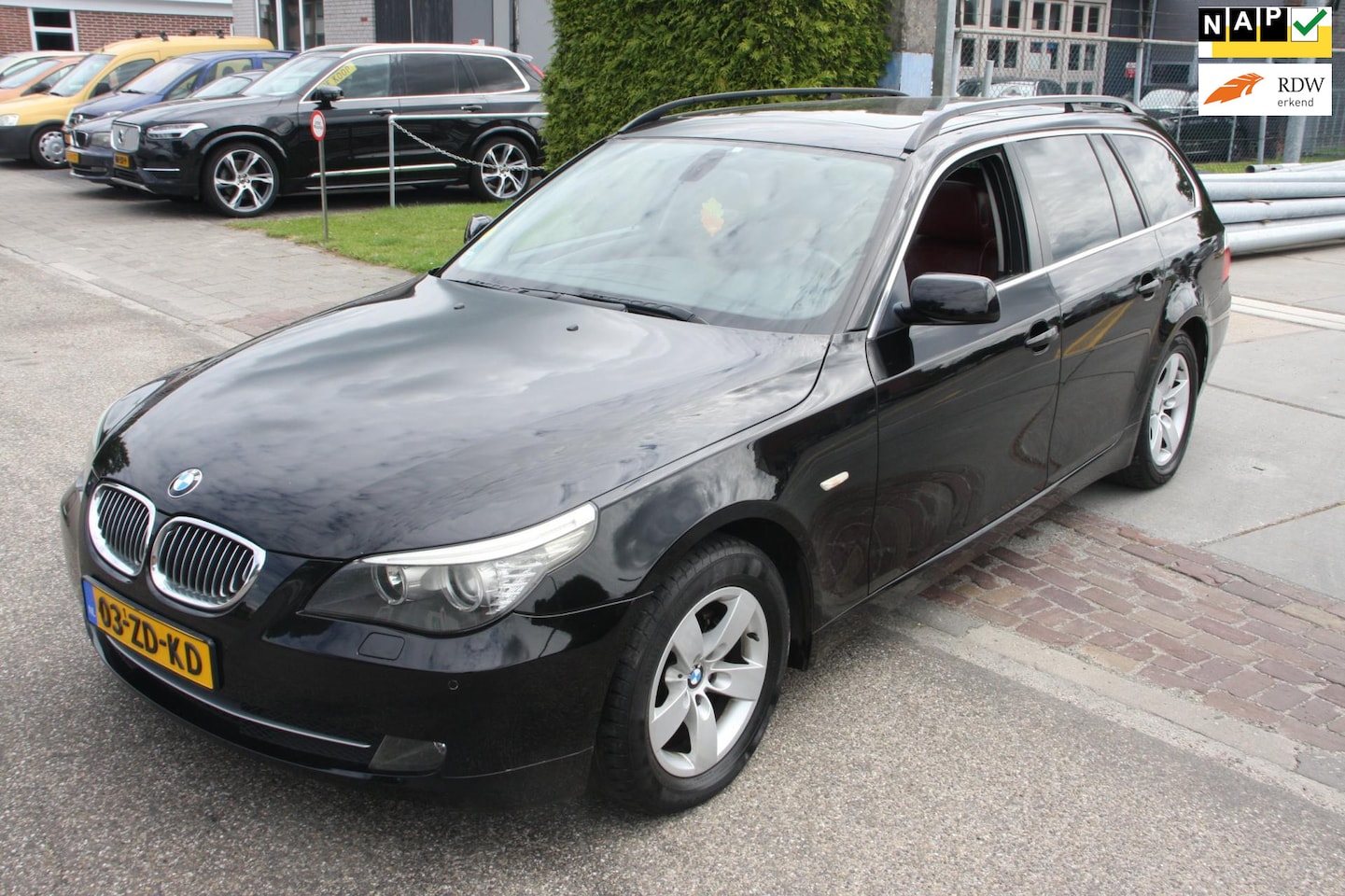 BMW 5-serie Touring - 520i Corporate Lease Business Line leer,trekhaak,navi,pano - AutoWereld.nl