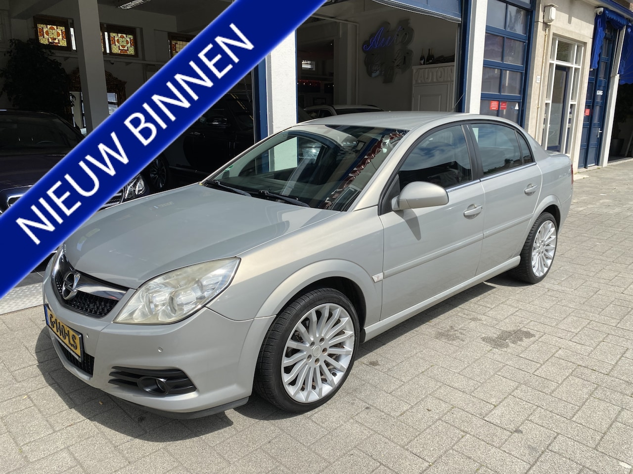 Opel Vectra - 2.2-16V Essentia AUTOMAAT/AIRCO/NW APK - AutoWereld.nl