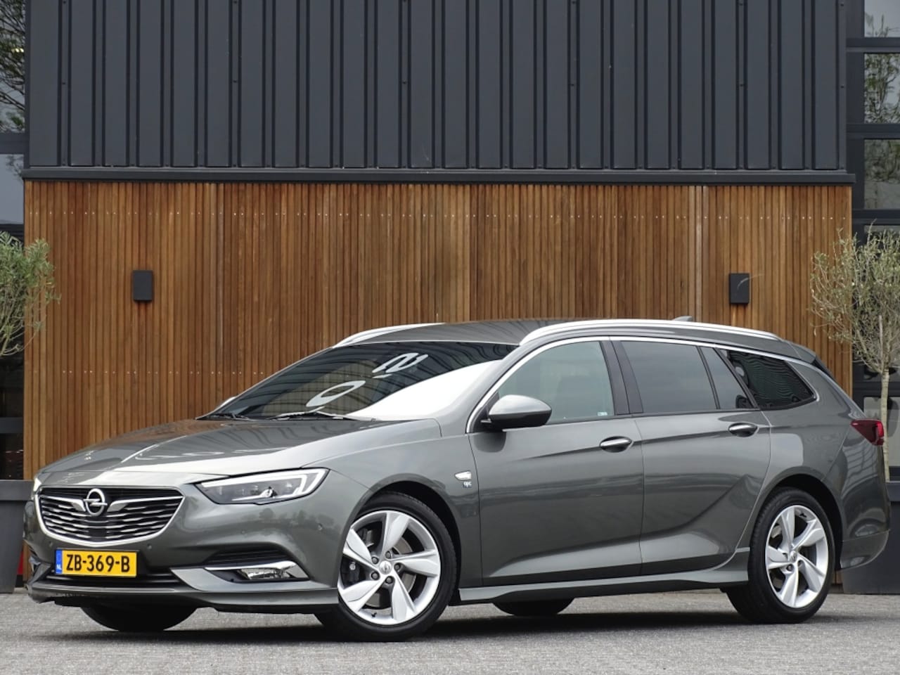 Opel Insignia Sports Tourer - 2.0 Turbo 260PK 4x4 / OPC Line / Brembo / BOSE / LED - AutoWereld.nl