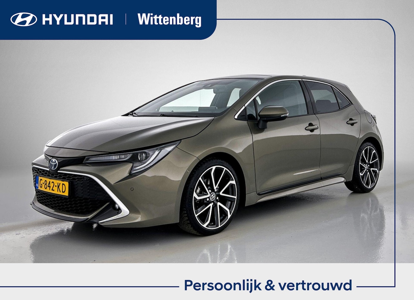 Toyota Corolla - 1.8 Hybrid Executive | Panoramadak | Stoelverwarming | All Season | Navigatie | Adaptive c - AutoWereld.nl