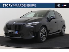 BMW 2-serie Active Tourer - 225e xDrive M Sport Automaat / Panoramadak / Trekhaak / Sportstoelen / Achteruitrijcamera