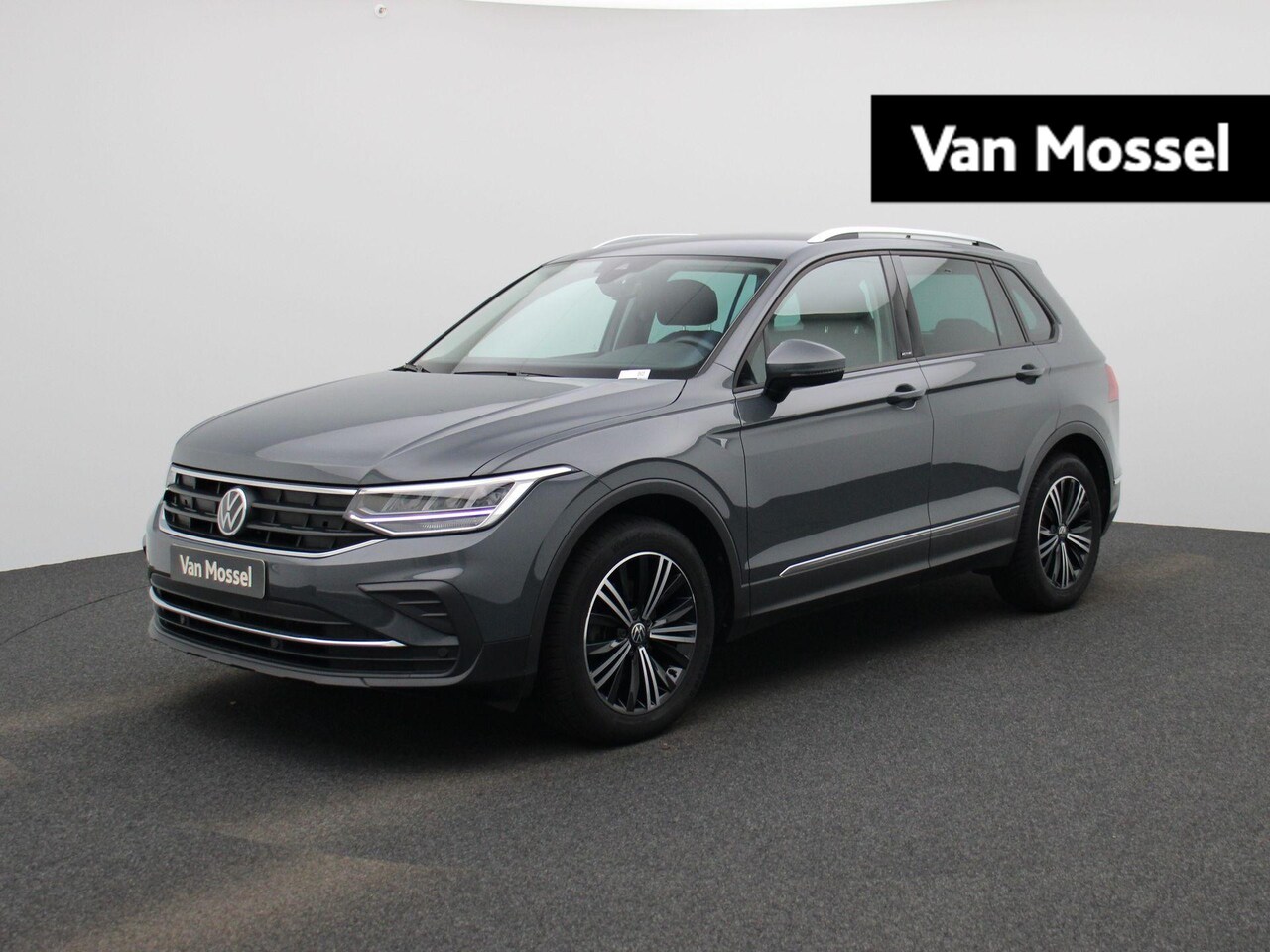 Volkswagen Tiguan - 1.5 TSI 96kW Active 131 PK | Navigatie | Airco | Climatronic | Stoelverwarming | Stuurverw - AutoWereld.nl